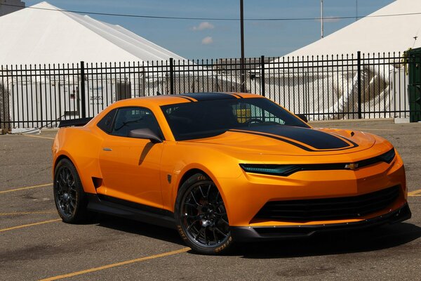 Naranja Chevrolet Camaro número uno entre los coches deportivos