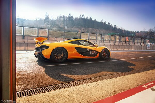 Yellow McLaren at the starting position of the next race