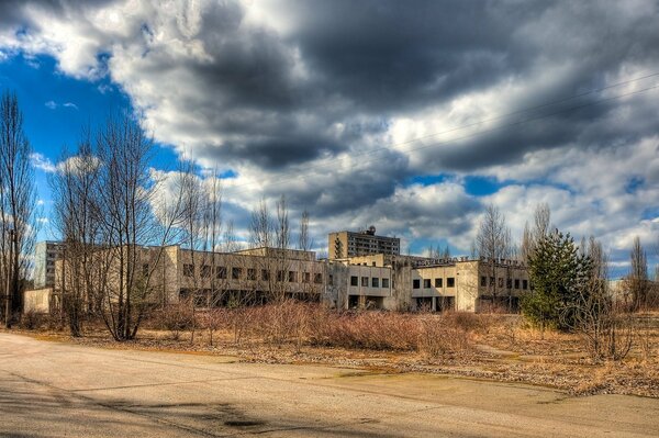 Verlassenes Pripyat in einem Wüstengebiet