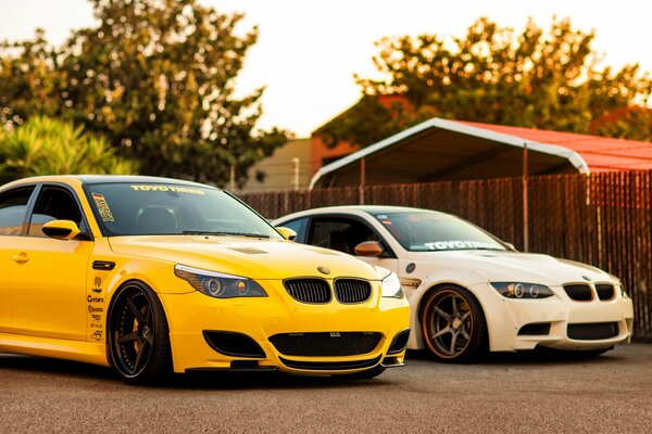 Amarillo y blanco coches en Tuning