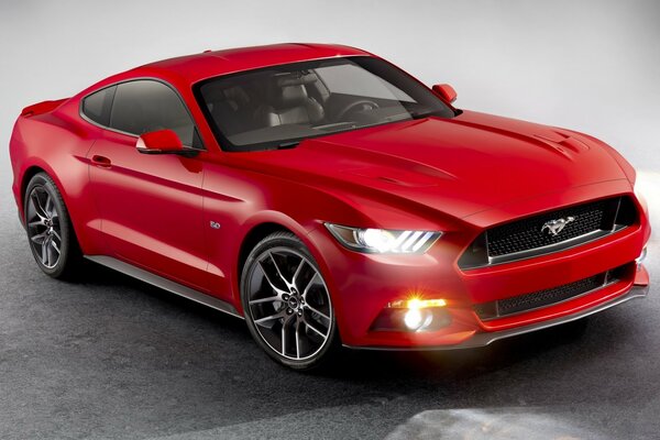 Fotografía de un Ford Mustang rojo