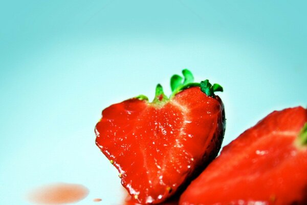 Sliced strawberries are lying on the table