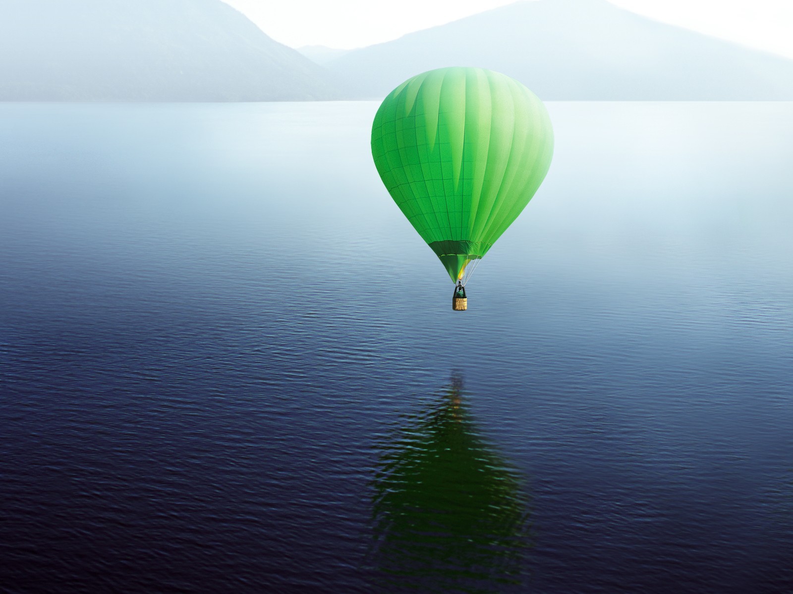 ballon montagnes lac