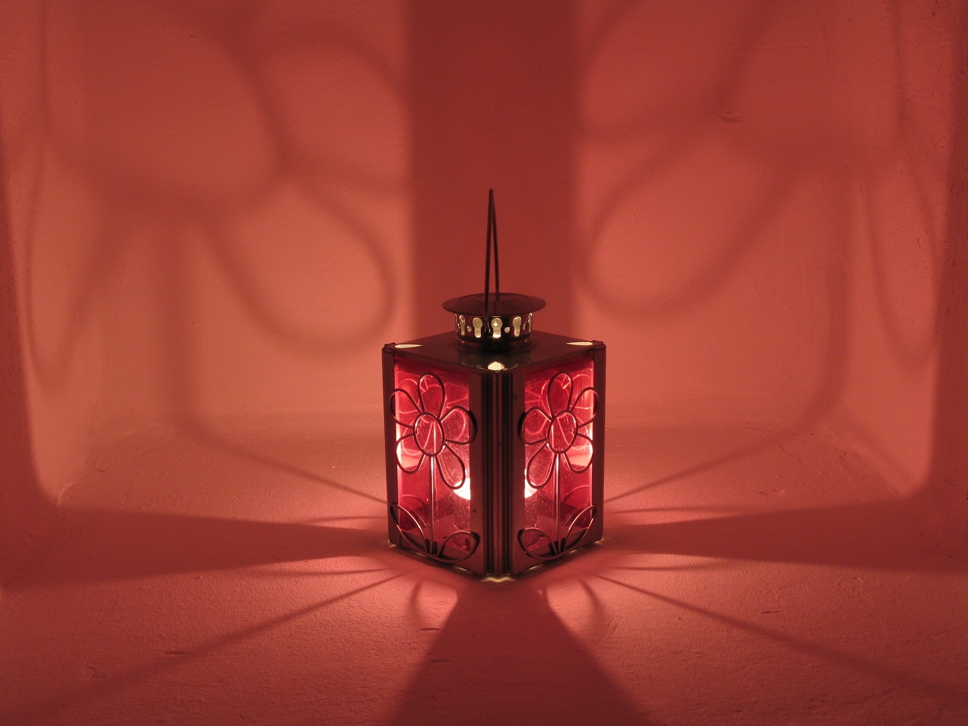 lantern light shadow pink