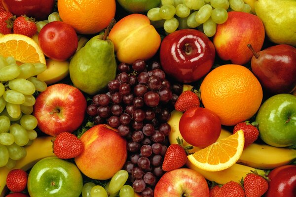 Картинка с разнообразием фруктов и ягод