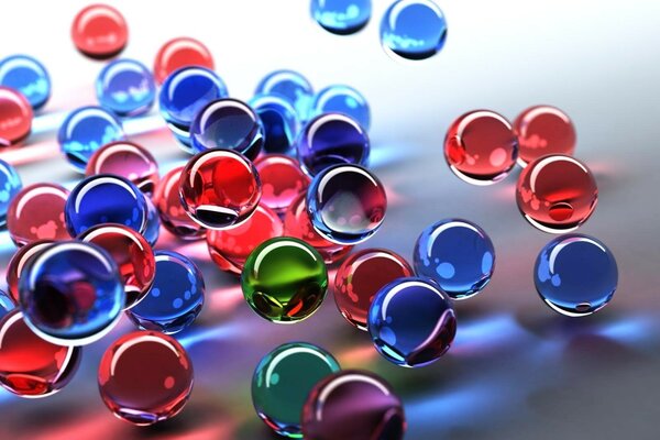 Beaucoup de perles de couleur transparente