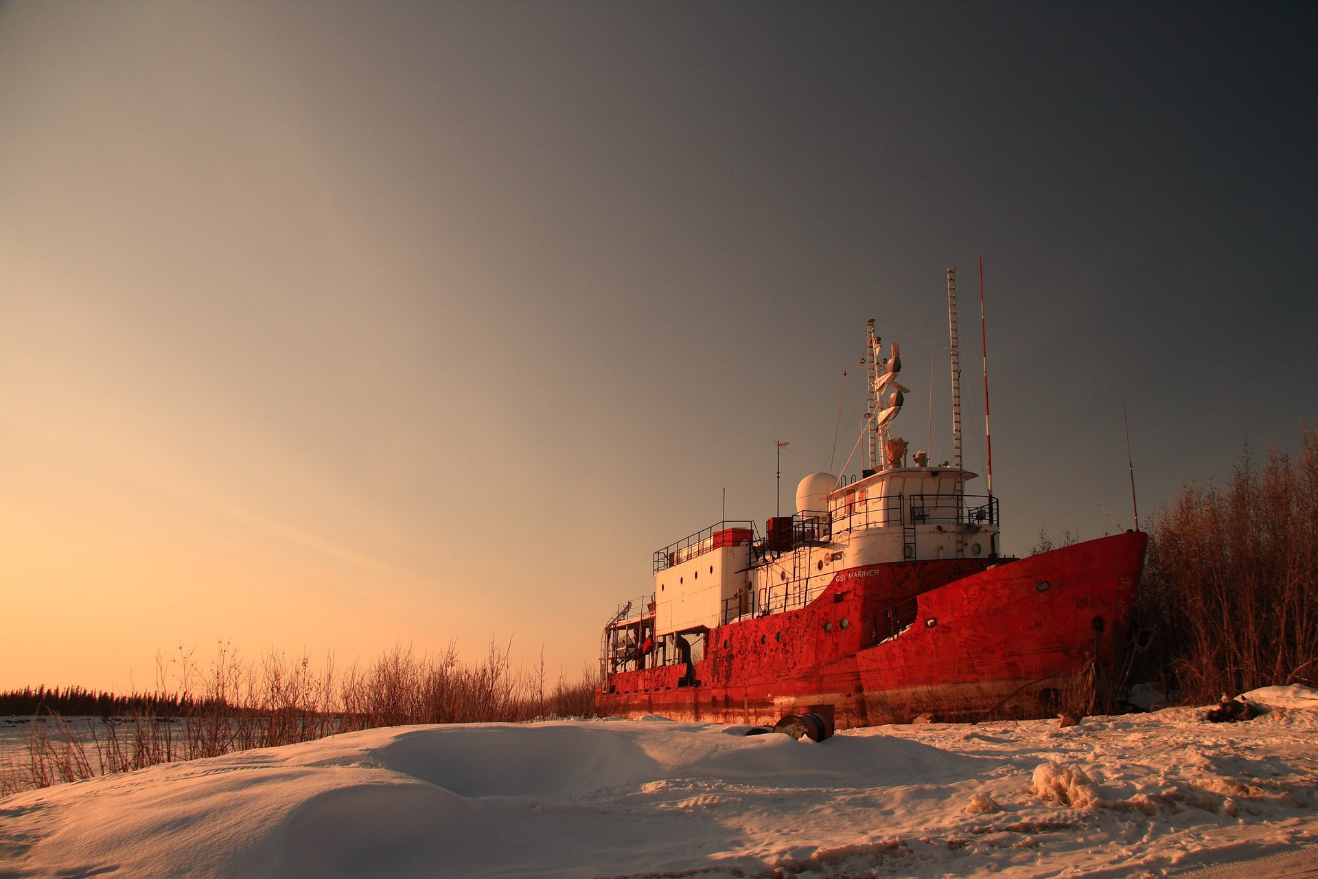 verlassenes schiff abend schiff schnee schiff ufer