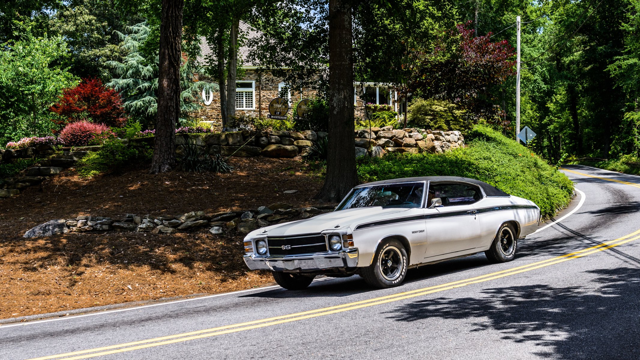 chevrolet chevelle del 1972 smirne georgia stati uniti auto sport bianco vecchio casa foresta albero strada chevrolet chevelle 1972 chevrolet georgia auto