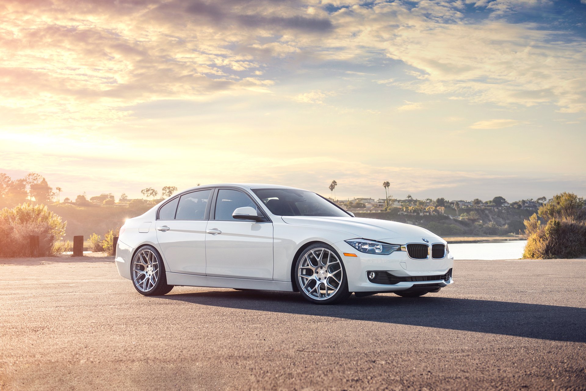 bmw série 3 berline 328i blanc avant