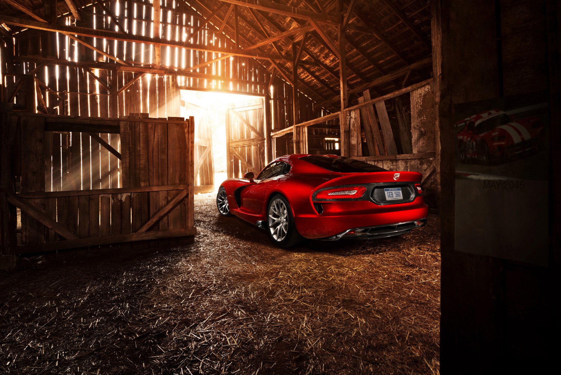 schivare cento viper gts 2013 rosso sole luce dodge viper gts rosso fienile granaio