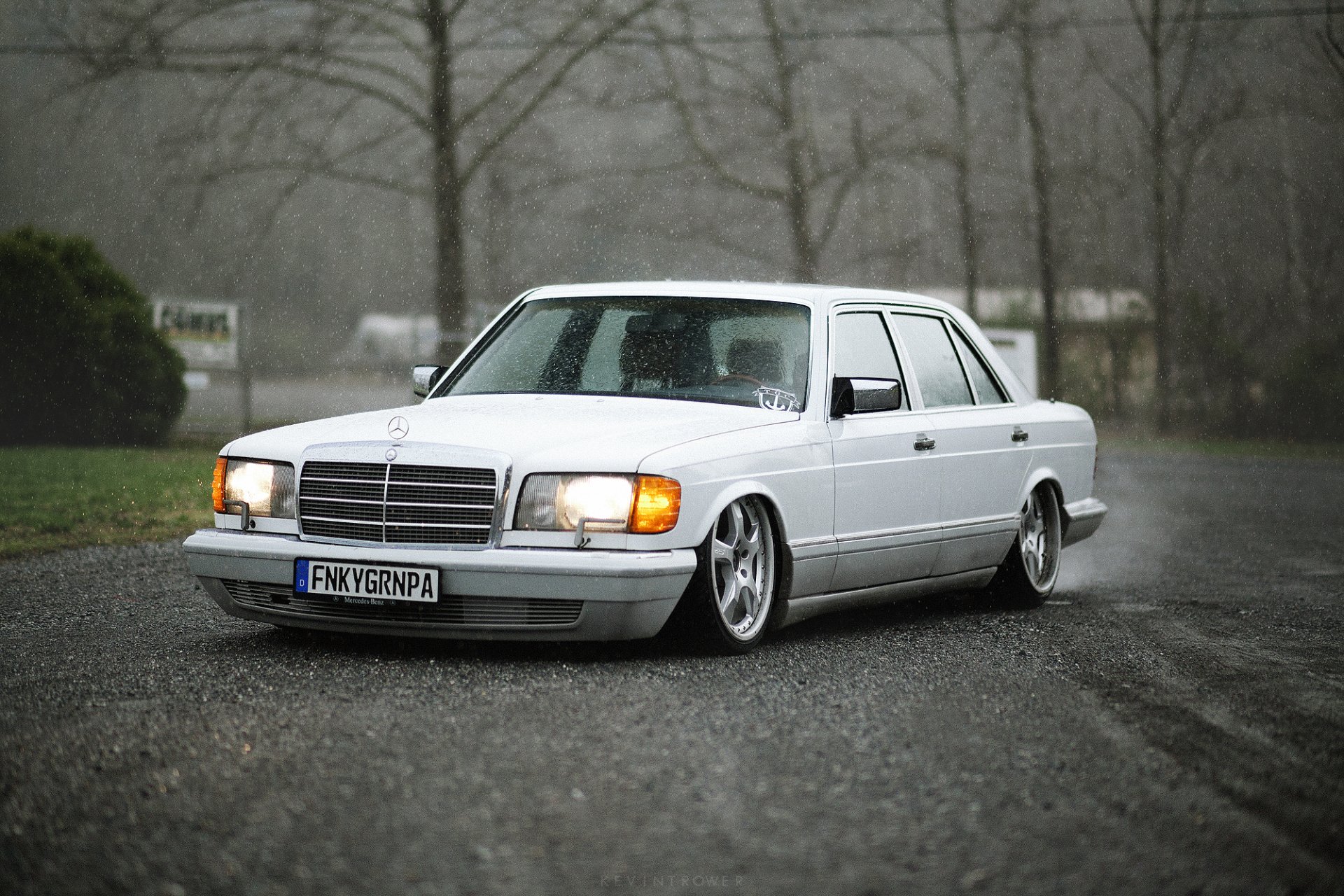 mercedes-benz w126 sel stance low mercedes executive white rain