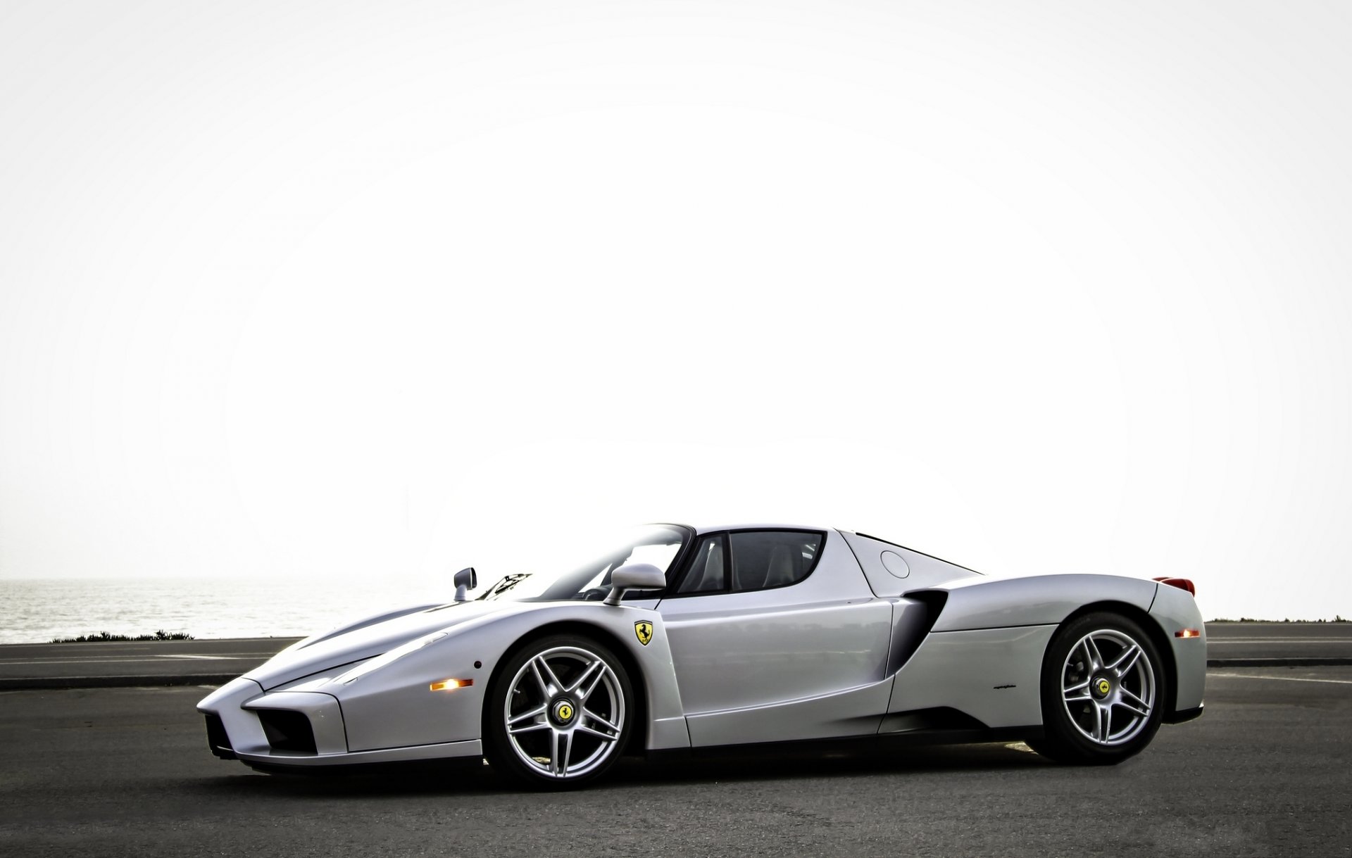 ferrari enzo silber ferrari seitenansicht silber himmel meer