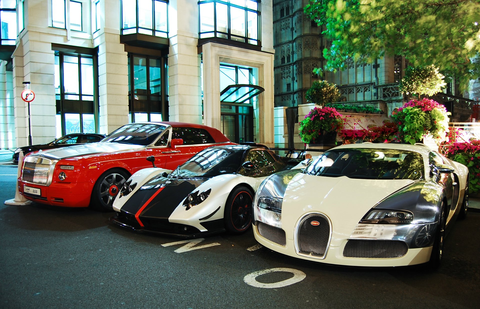 rolls-royce phantom drophead soupe pagani zonda cinque roadster bugatti veyron centenaire