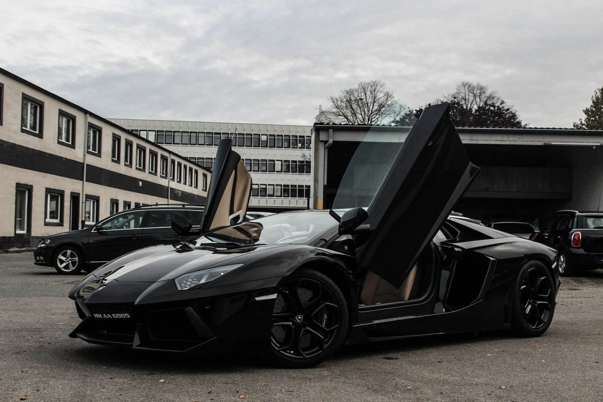 lamborghini aventador lp700-4 negro lamborghini aventador vista lateral puertas guillotina edificios cielo nubes