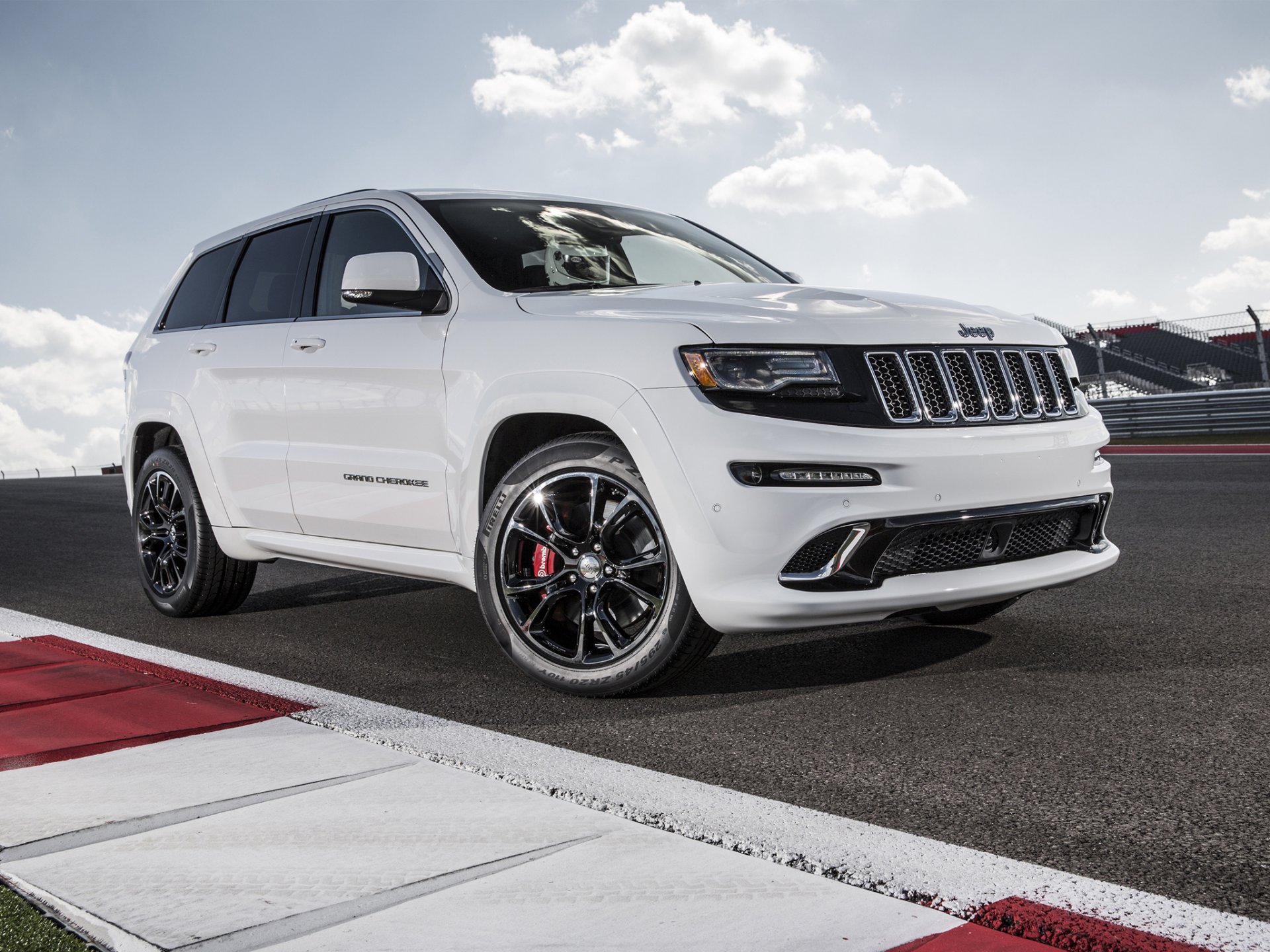 jeep grand cherokee srt piste voiture blanc