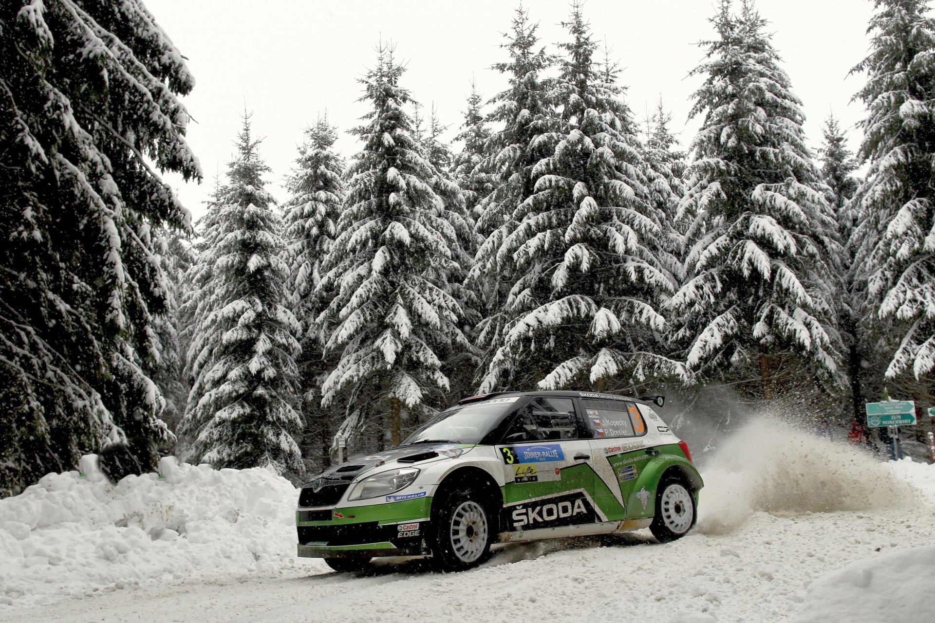 koda fabia wrc rally skoda winter forest snow auto fabia sport