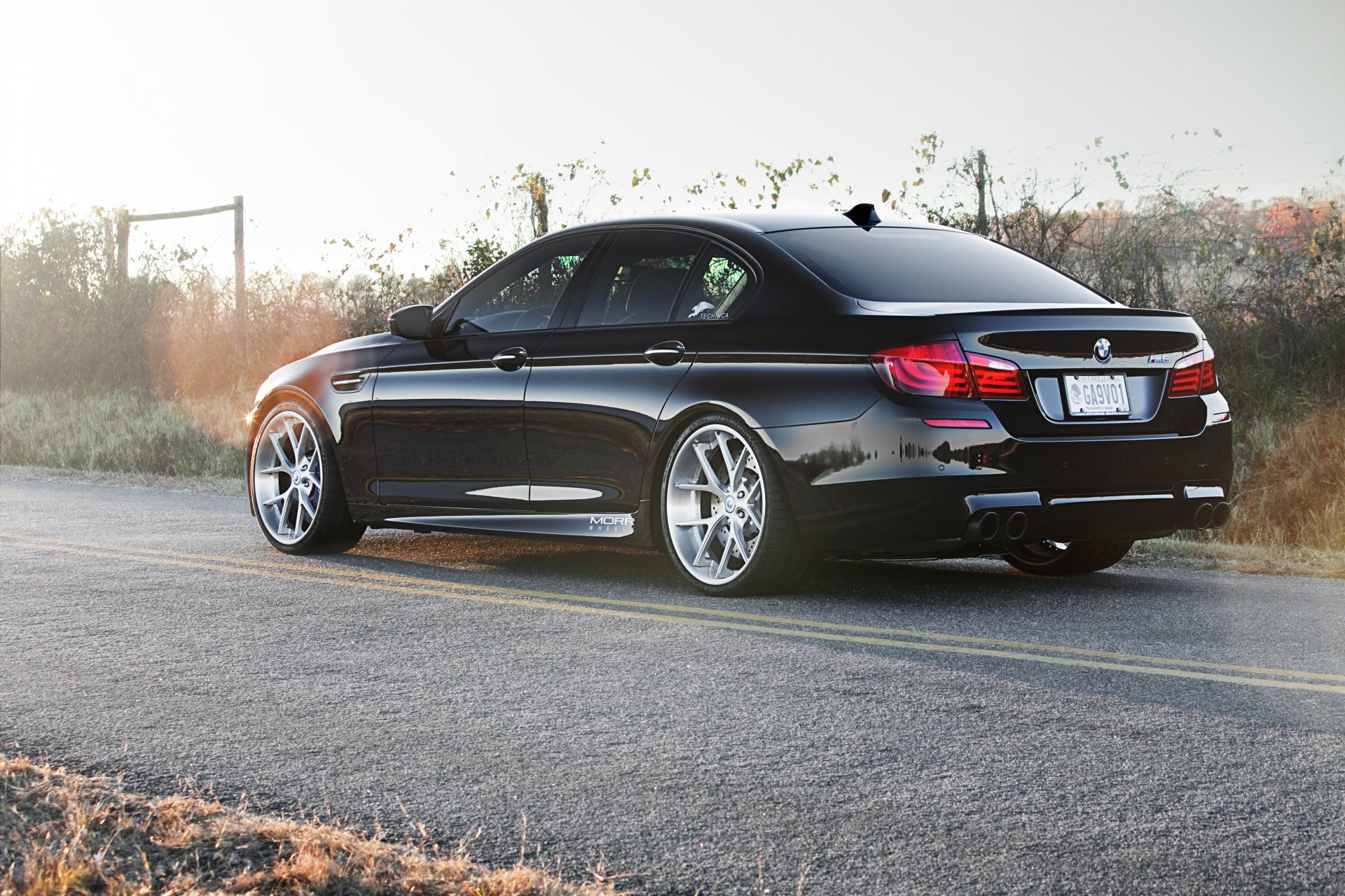 bmw m5 f10 noir bmw vue arrière route marquage