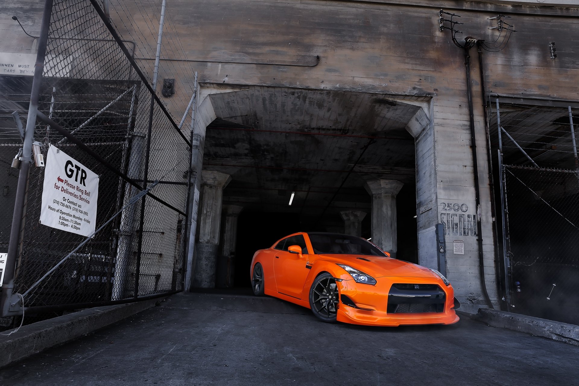 nissan gt-r r35 naranja nissan vista frontal edificio puerta