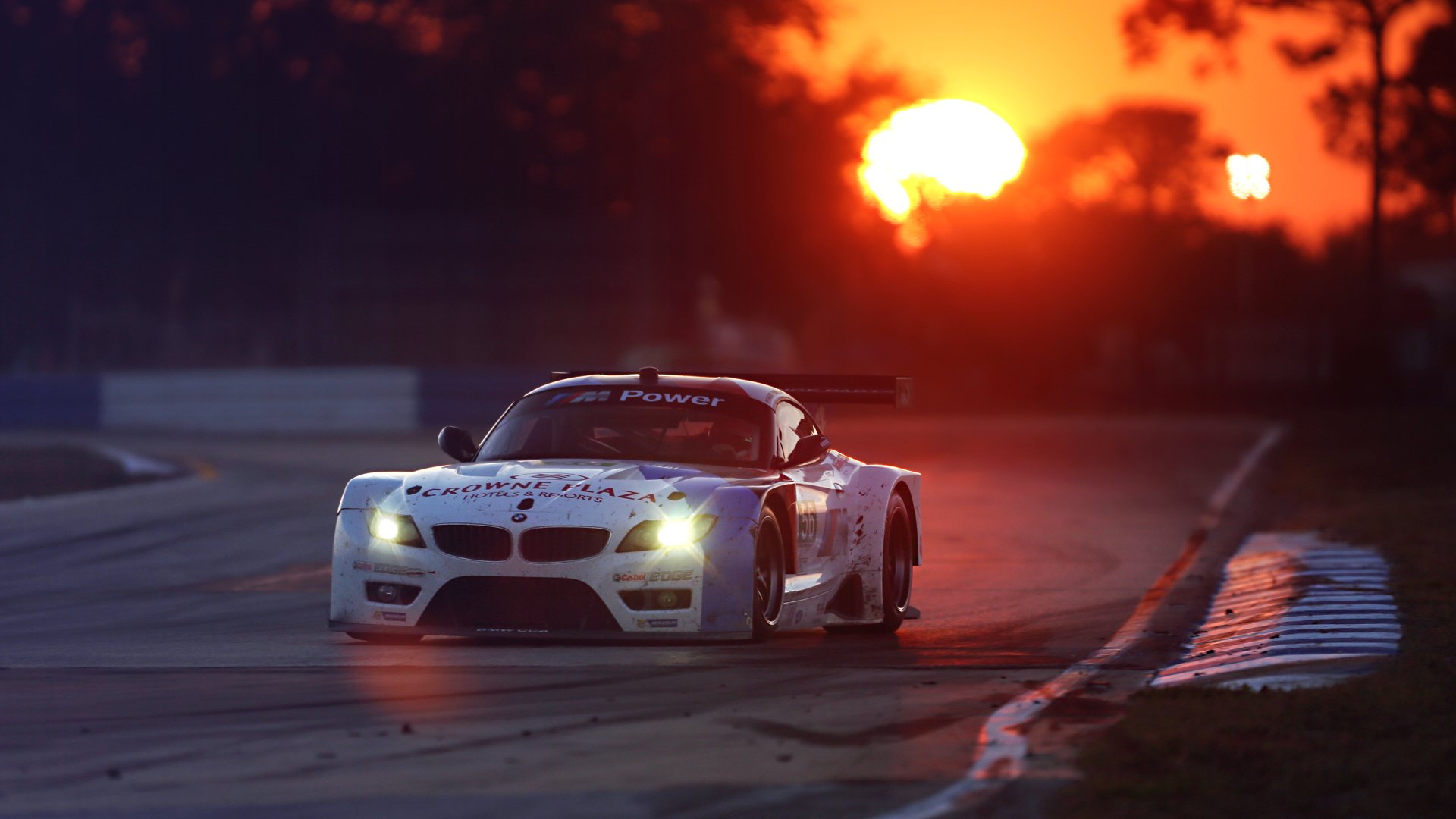 bmw z4 gtd 24-stunden-rennen le mans leistung weitwinkel-kit wettbewerb rennen track sonnenuntergang weiß sponsoren spoiler scheinwerfer glühen