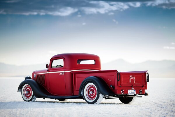 Ford rouge antique Bonneville