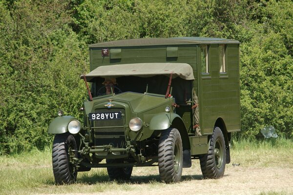 Camion britannique militaire vert