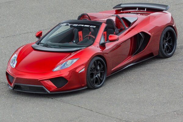 La voiture rouge. Supercar tuning