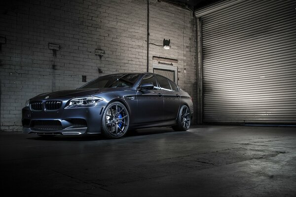 bmw car wallpaper with tuning in the garage