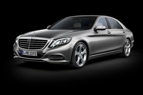 A car for a luxurious life - mercedes