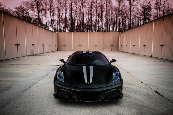 Vue de face d une Ferrari noire