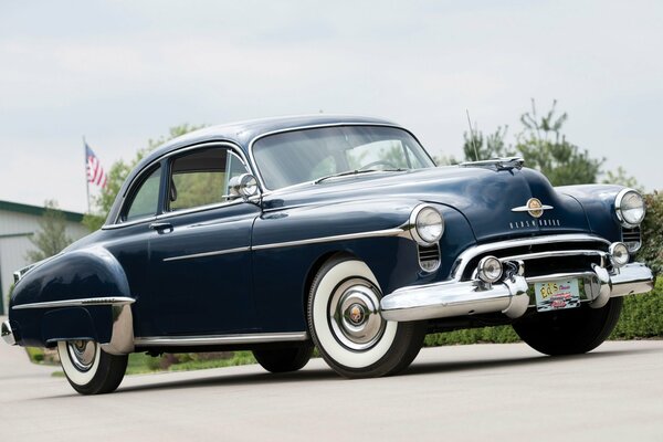 Oldsmobile azul futuramic coupé 1950