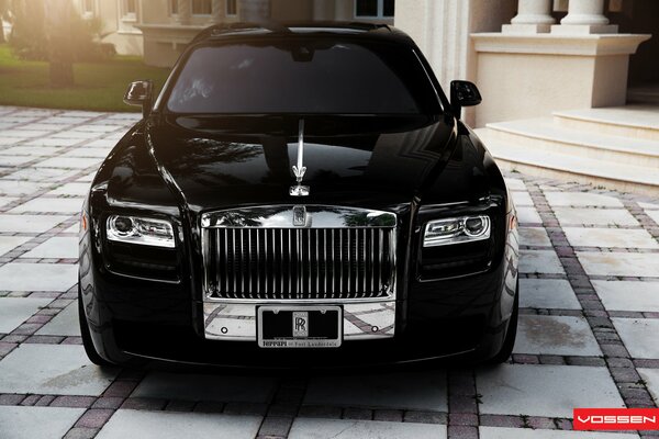 Black rolls royce at the entrance to the house