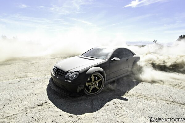 Desierto Tuning negro Mercedes