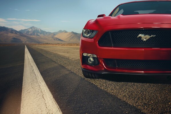 Elegancki stylowy czerwony Mustang
