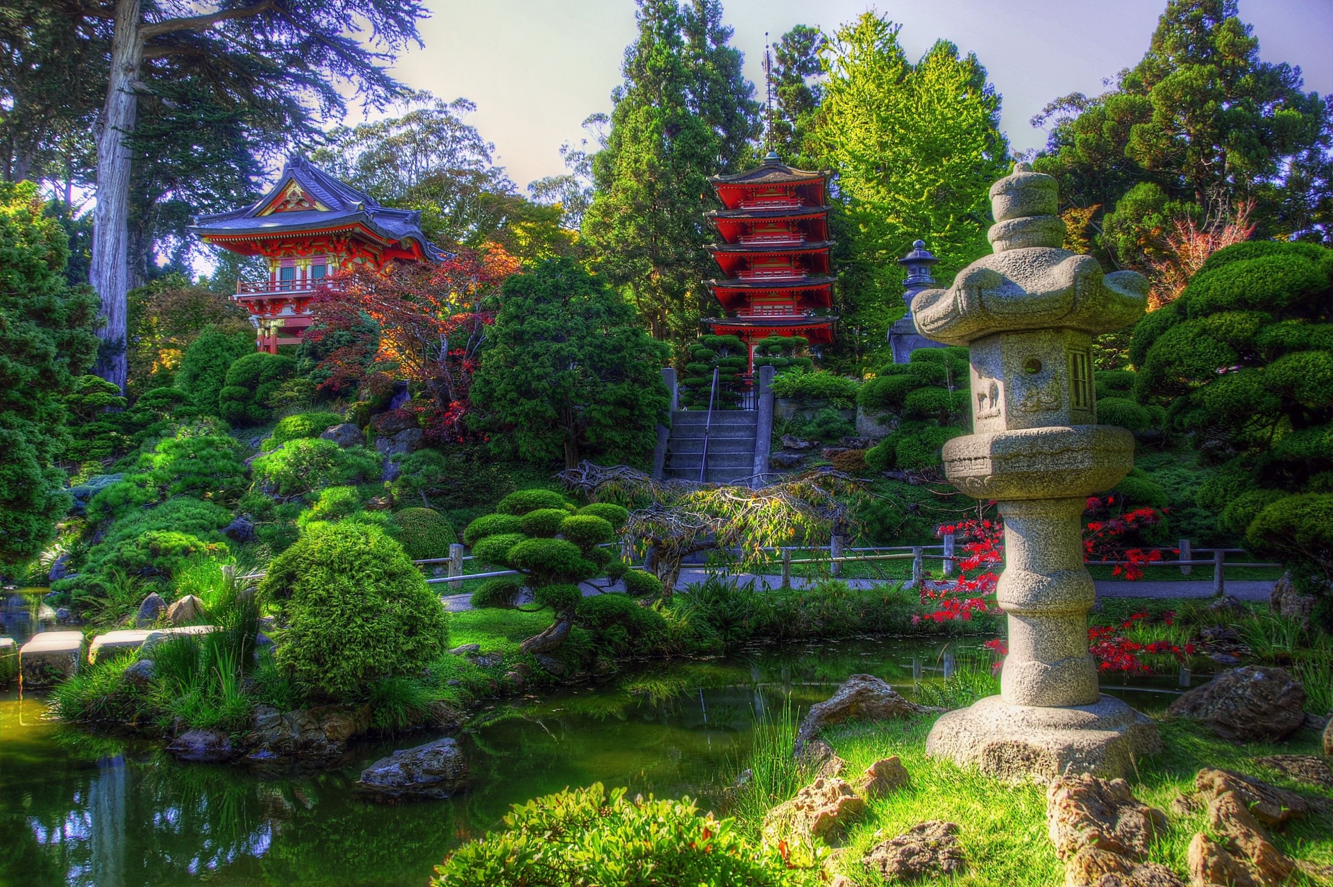 Японский сад с прекрасным живописным пейзажем - обои на телефон.