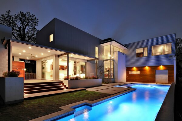 Haus mit Pool. Stil und Luxus