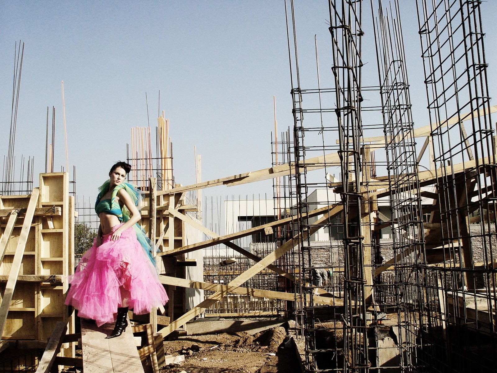 femme construction danse