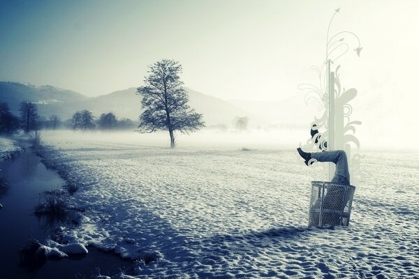 In der Schneewehe ein halbes Bein und ein Oberkörper