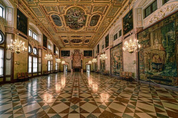 Image of the royal hall with lighted candles