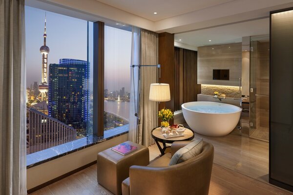 Modernes Badezimmer mit Panoramafenster