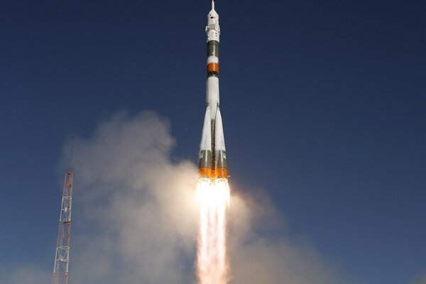 Запуск ракеты союз тма-16 с земли