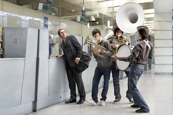 Fils à la gare sous l orchestre