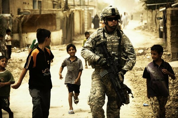 Soldats et enfants en temps de guerre