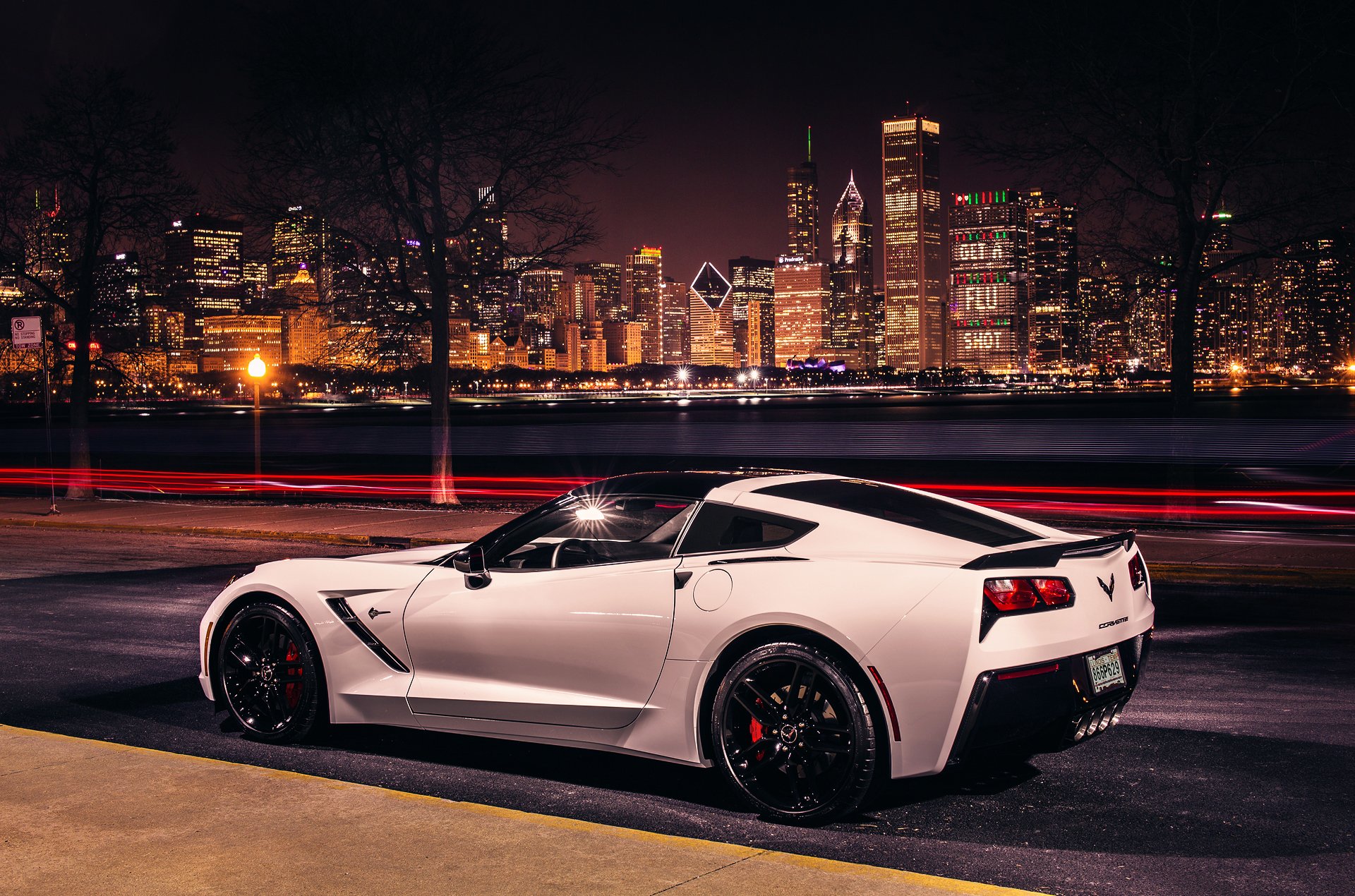 chevrolet corvette stingray coupé c7 notte esposizione luce strada città chicago usa