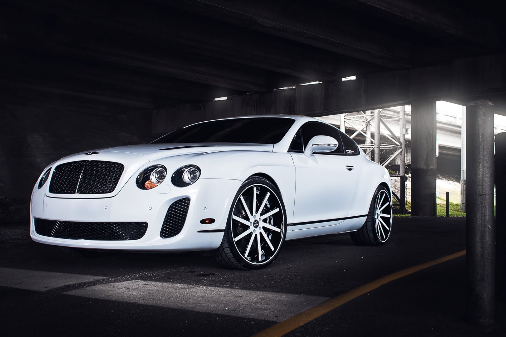 bentley auto samochody tuning felgi parking