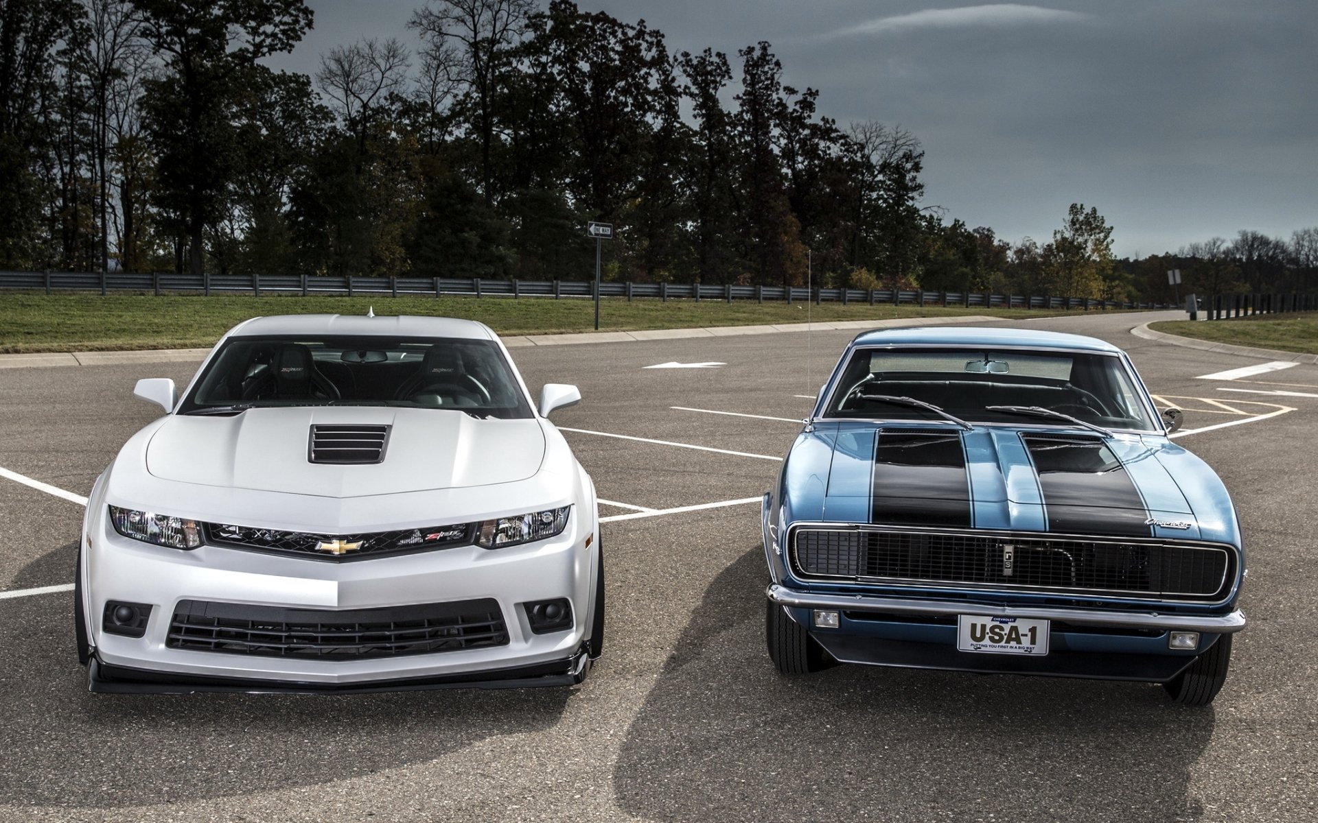 chevrolet camaro chevrolet camaro frente viejo y nuevo coche del músculo coche del músculo fondo