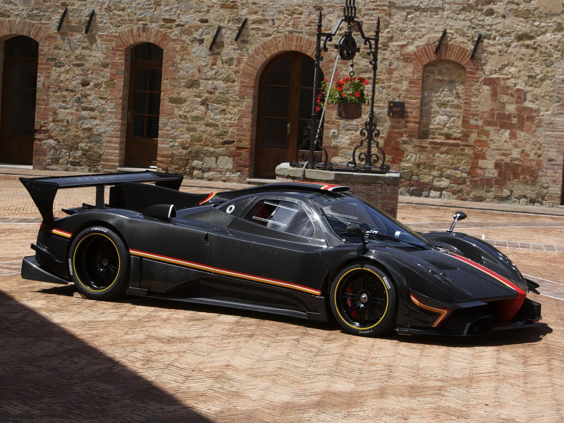 pagani zonda revolution pagani sonde revolution supercar sportauto schwarz wand türen straße