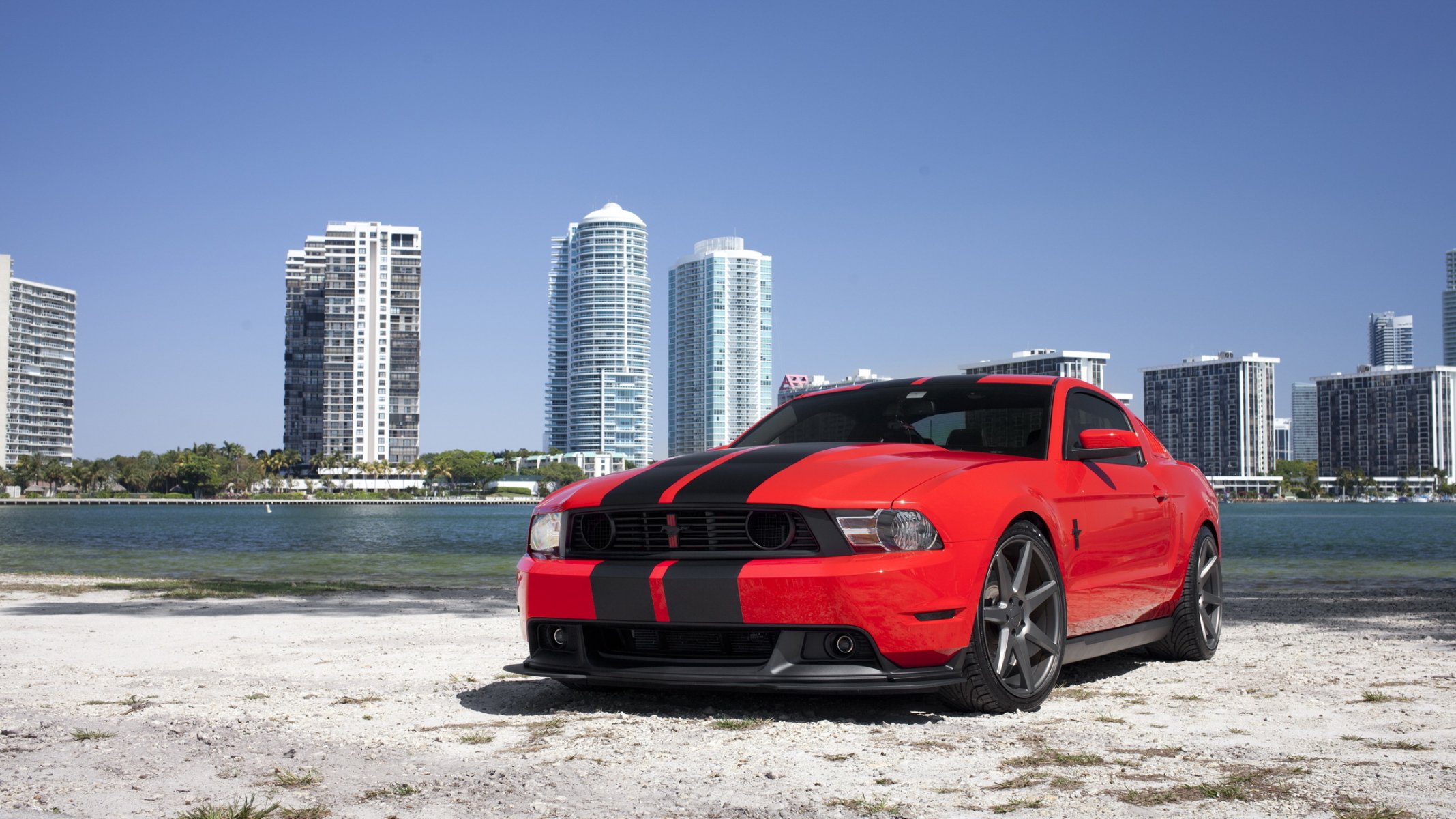 ford mustang rossi miami spiaggia