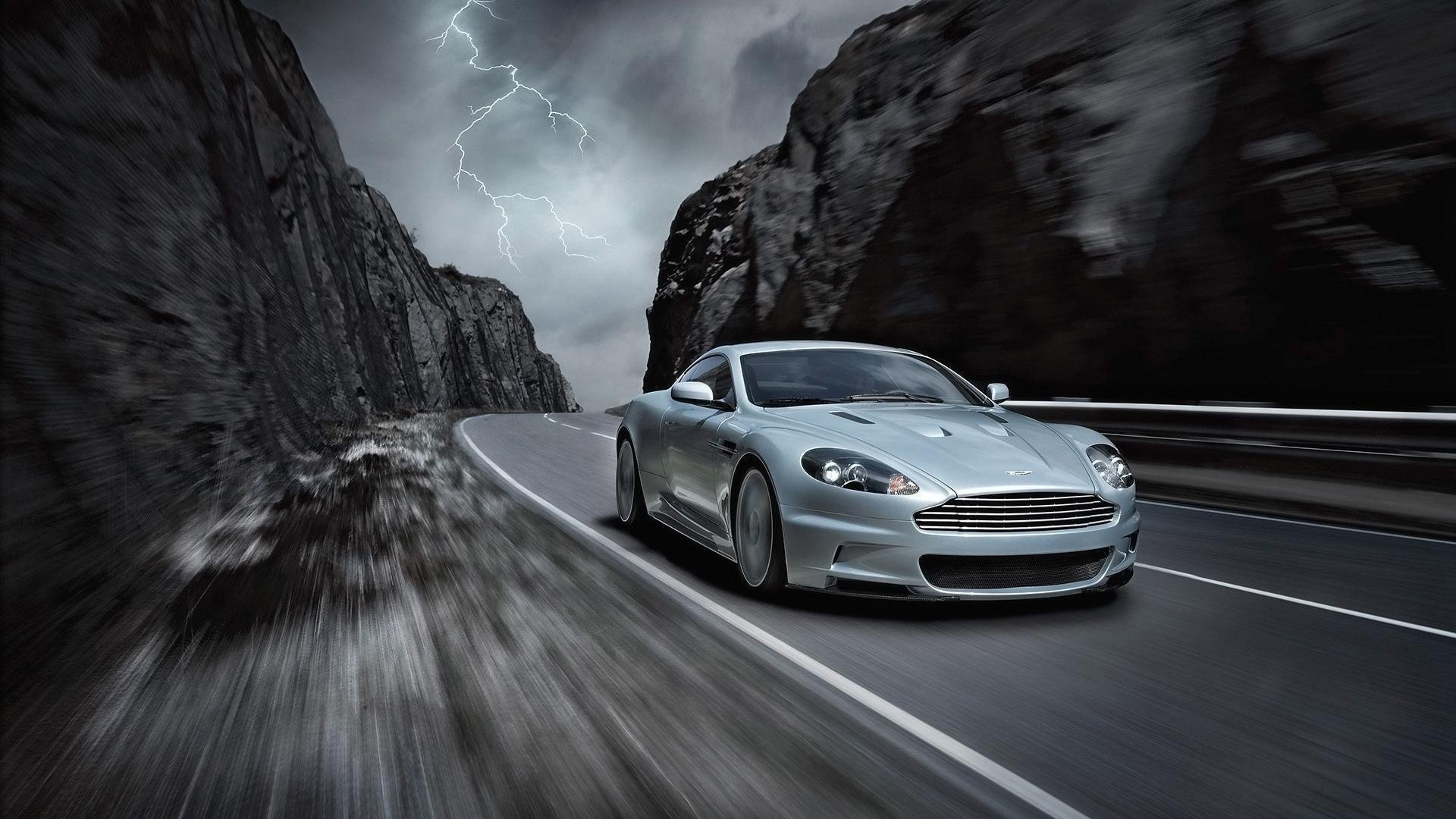 strada aston martin dbs 007