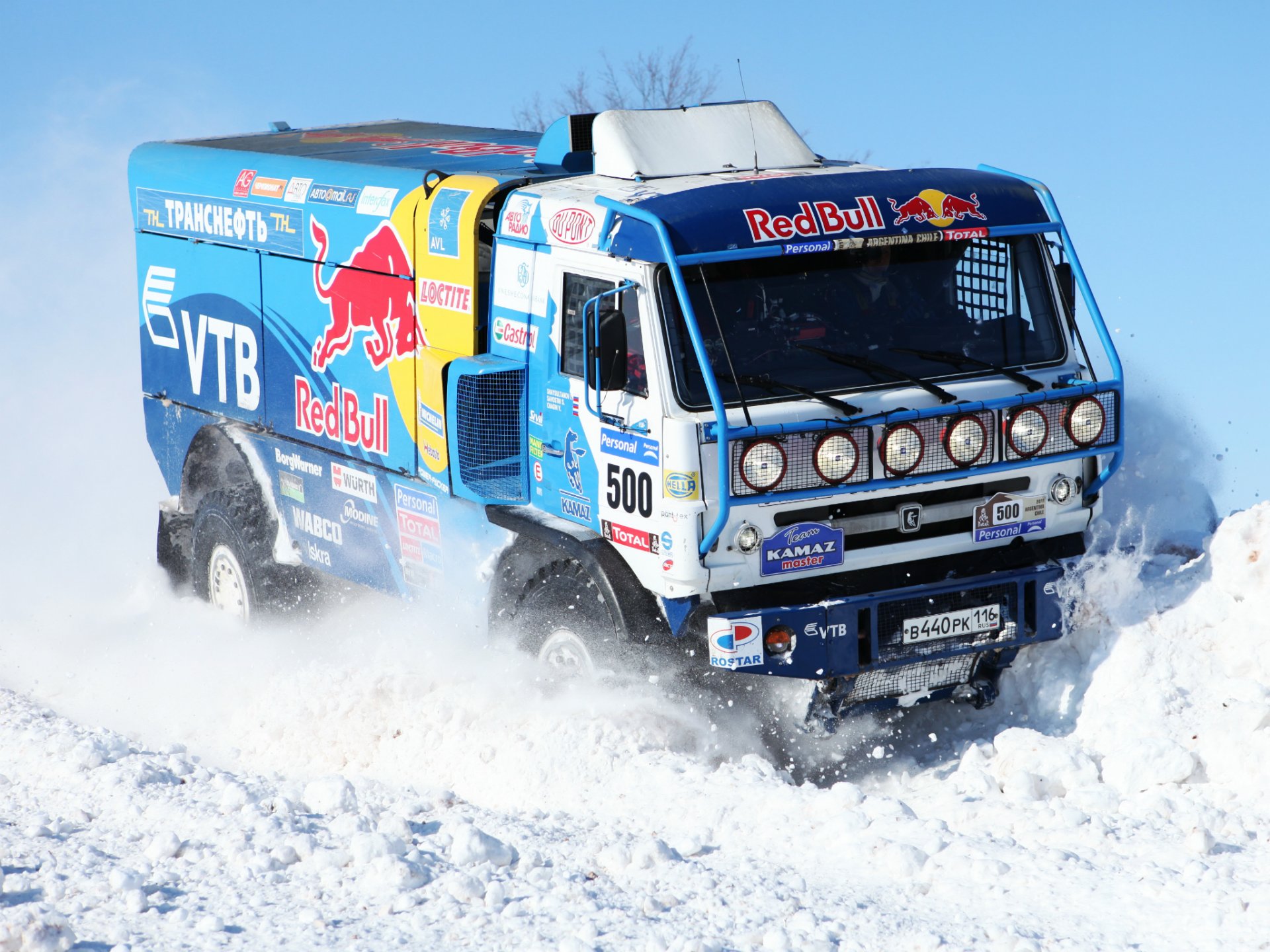 kamaz ciężarówka dakar zima śnieg niebieski czerwony byk rajd