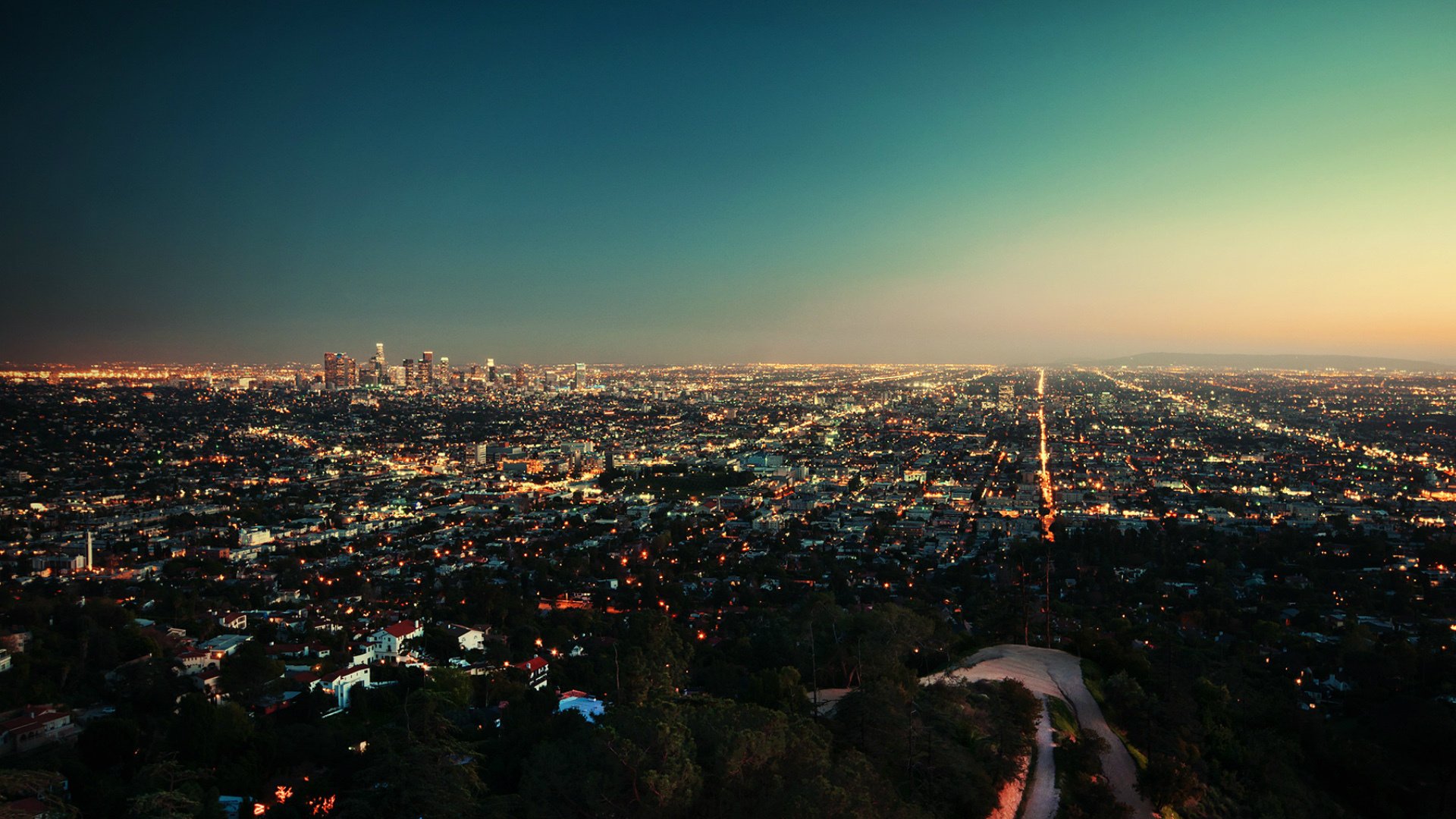 stadt abend lichter horizont von oben sonnenuntergang